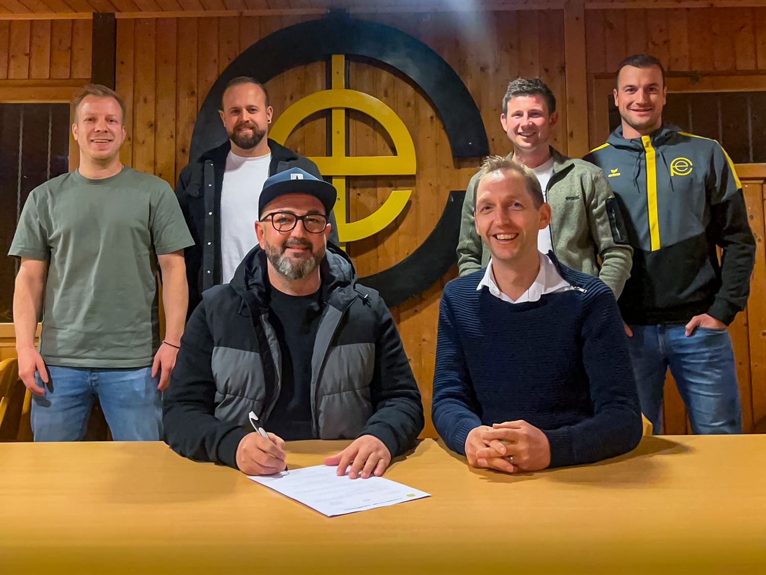 Vorzeitige Verlängerung mit Trainer Raffael Valladares